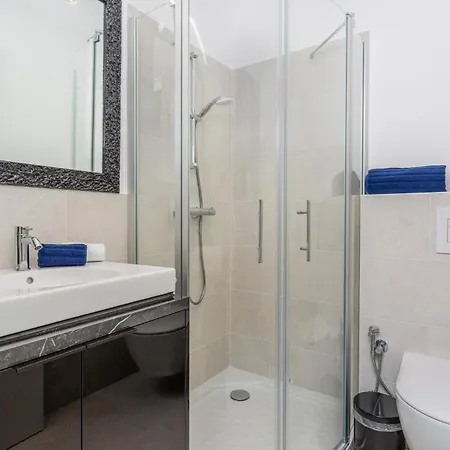 Lovely In With Wifi Holiday home *